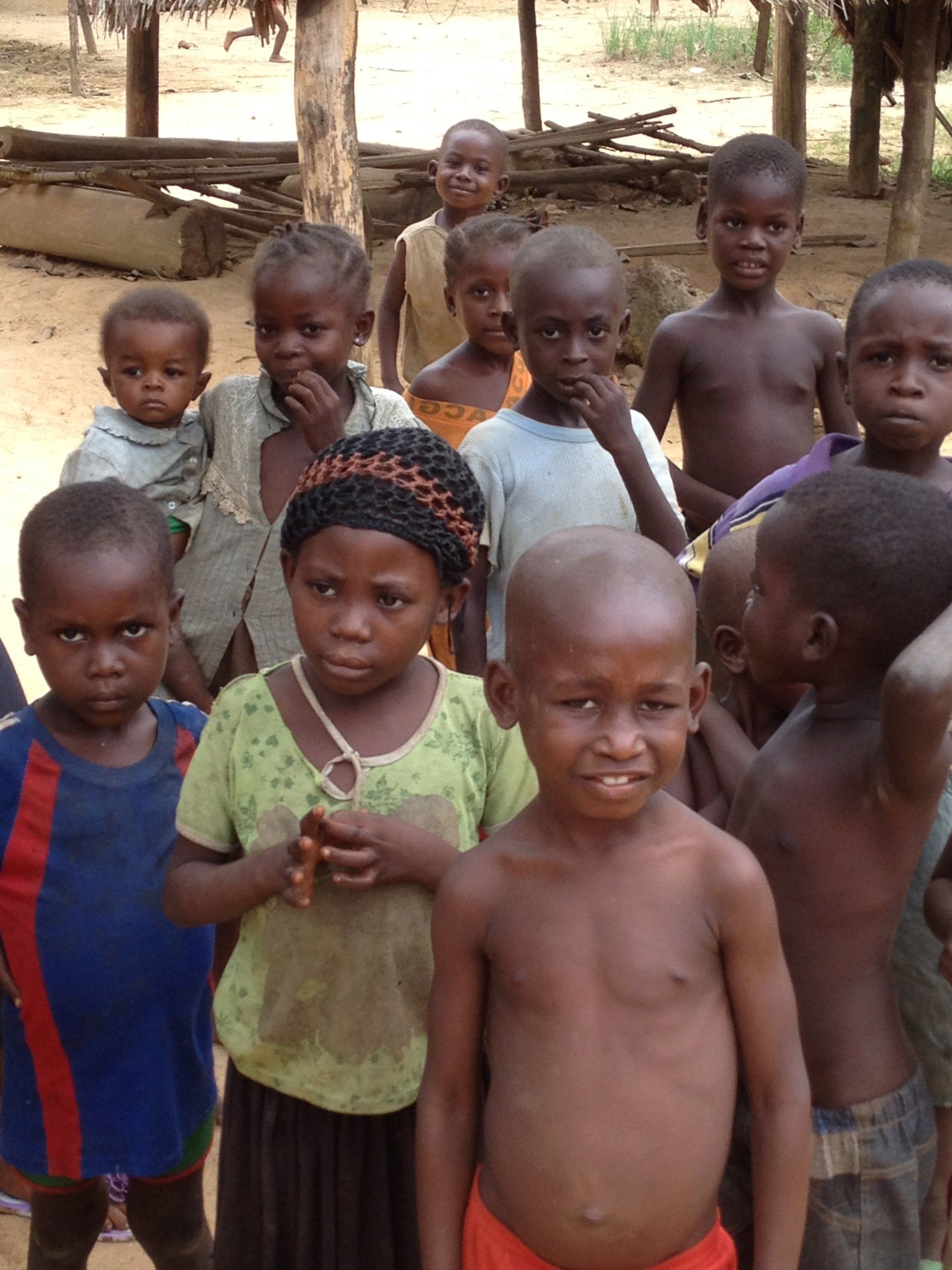 Quelques enfants parmi les 600 du village